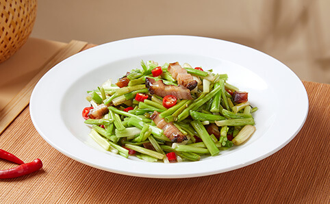水芹菜炒腊肉